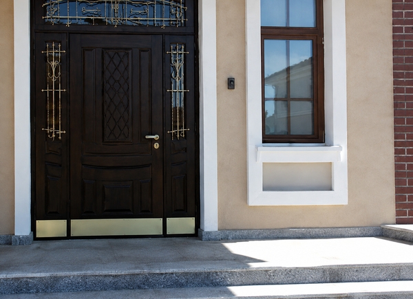Изготовление входной группы в частный дом: выбор парадной двери, составляющие, установка