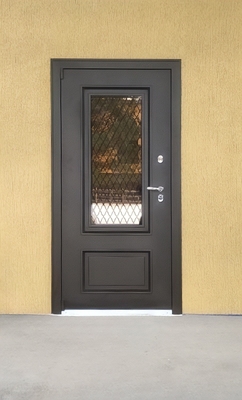 Дверь со стеклом и решеткой